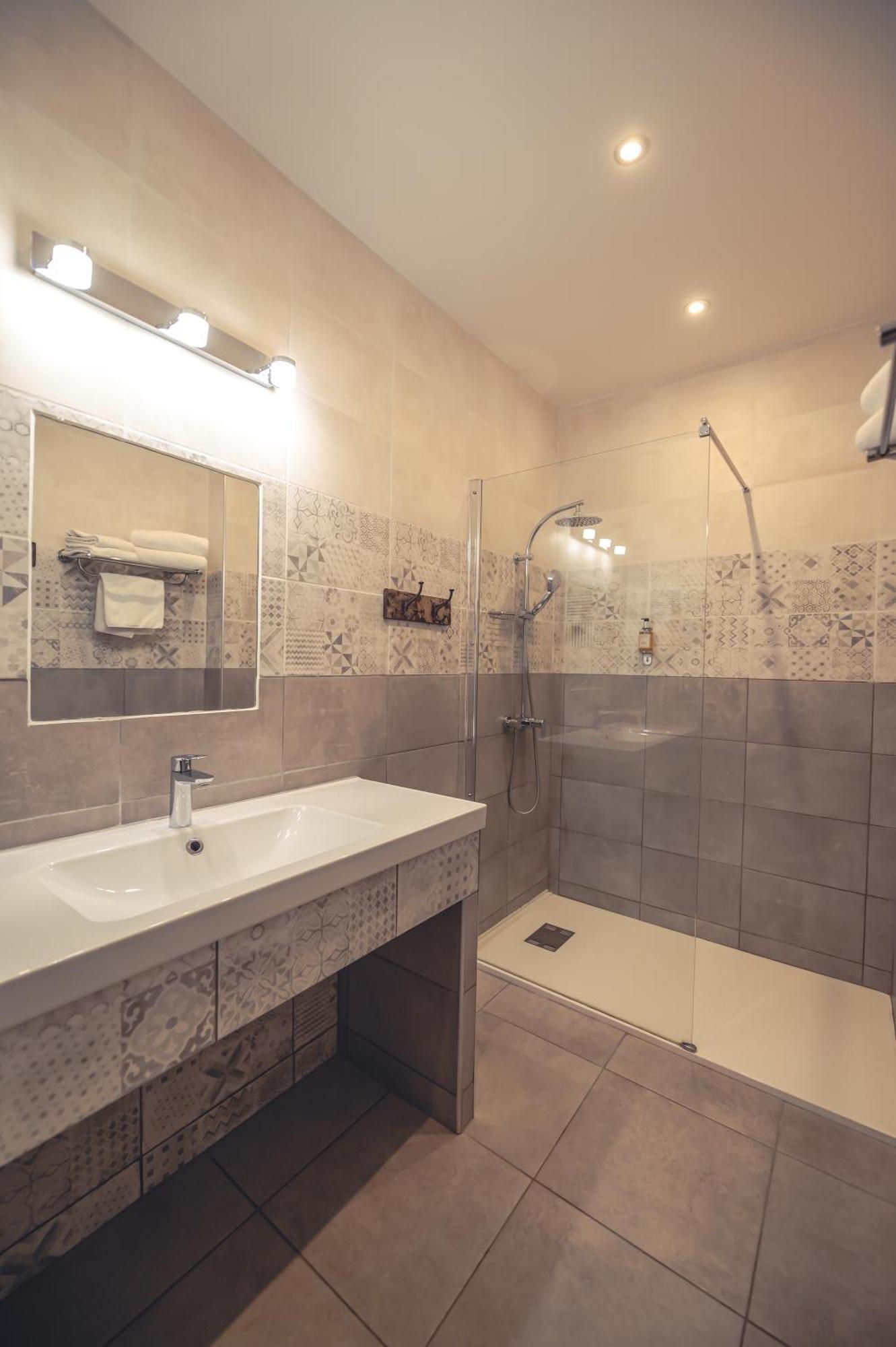 Logis Hotel Restaurant Le Plantevin Propiac Экстерьер фото