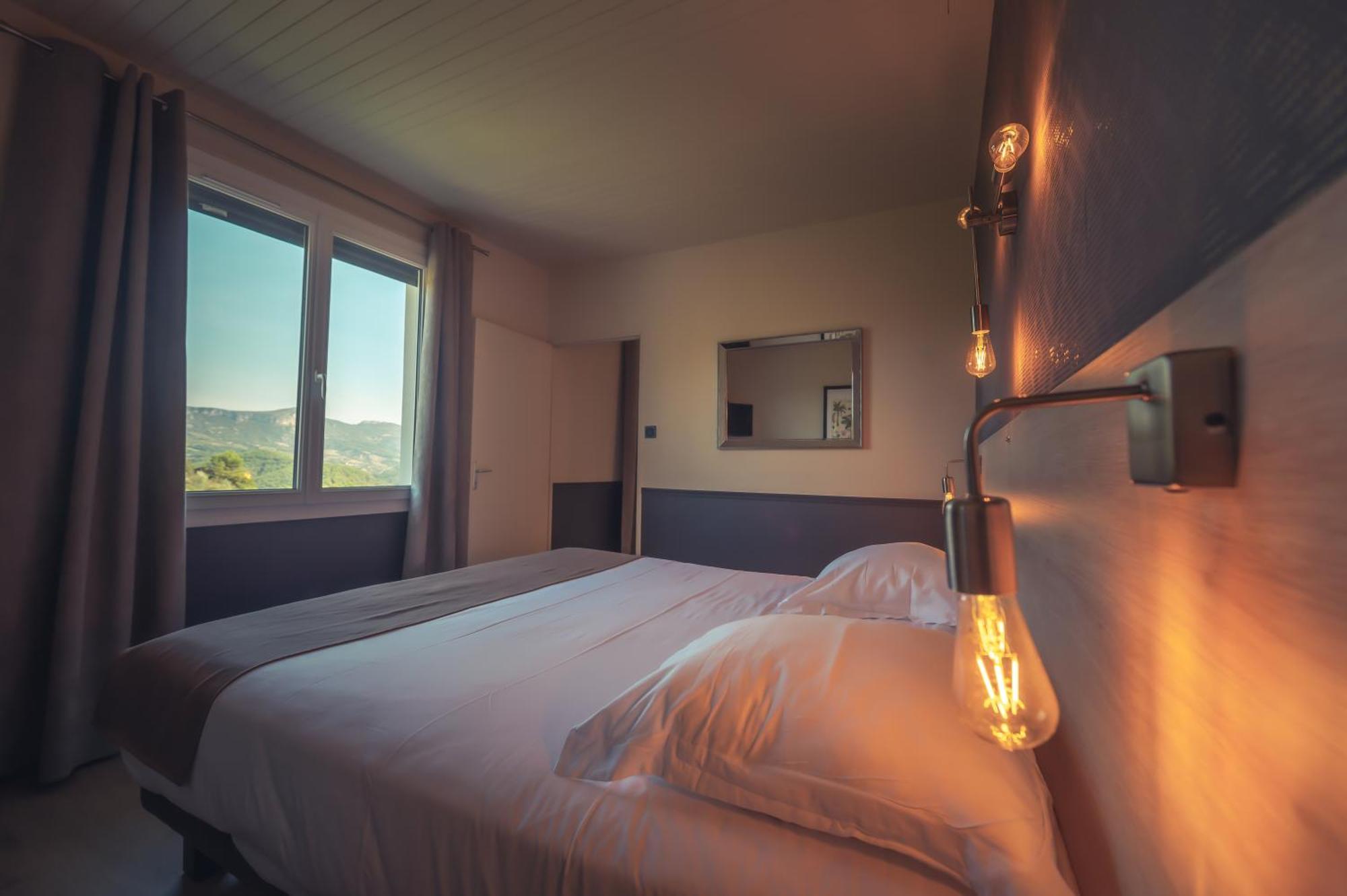 Logis Hotel Restaurant Le Plantevin Propiac Экстерьер фото