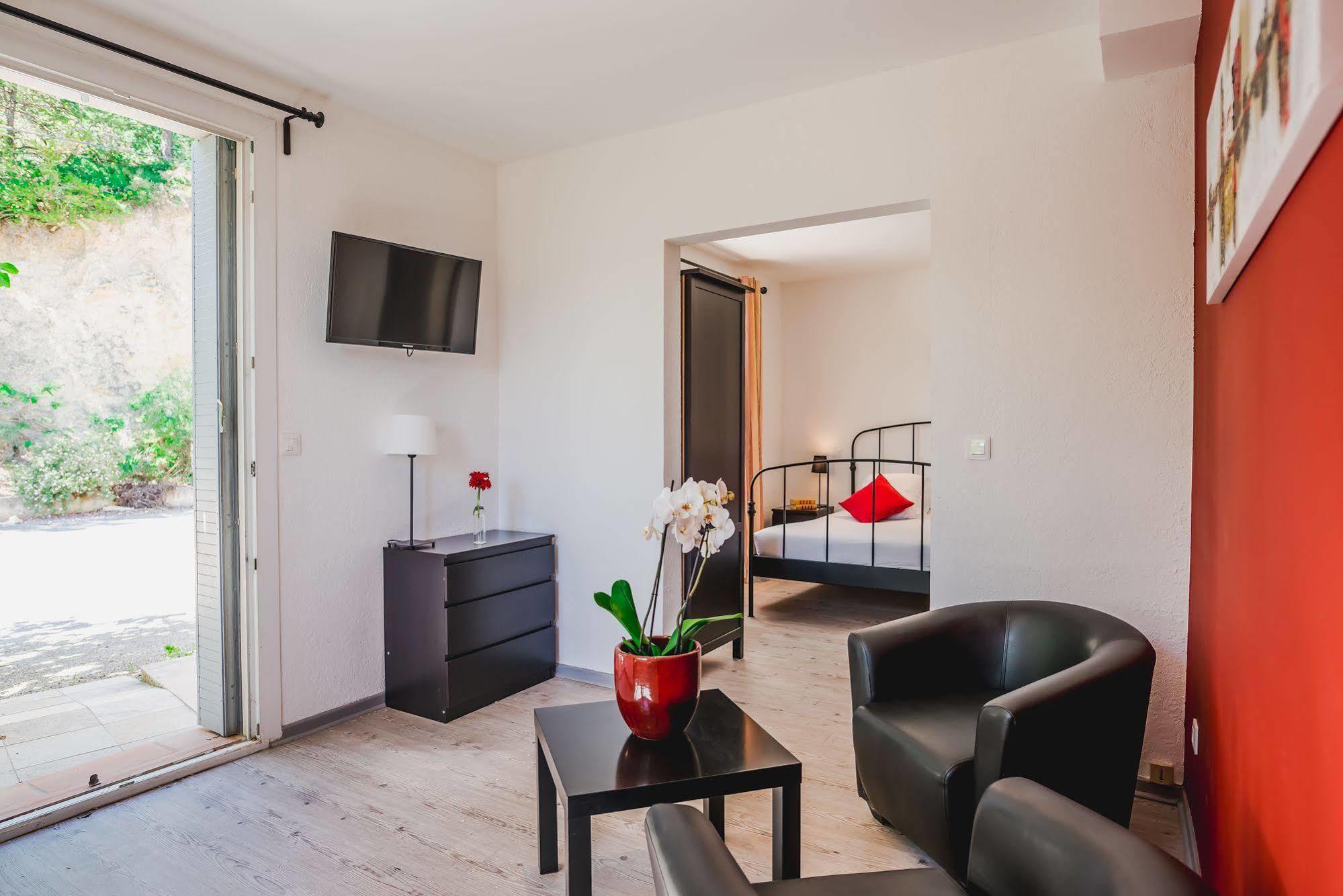 Logis Hotel Restaurant Le Plantevin Propiac Экстерьер фото